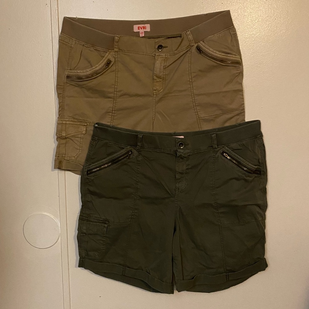 EVRI 2 pairs cargo shorts